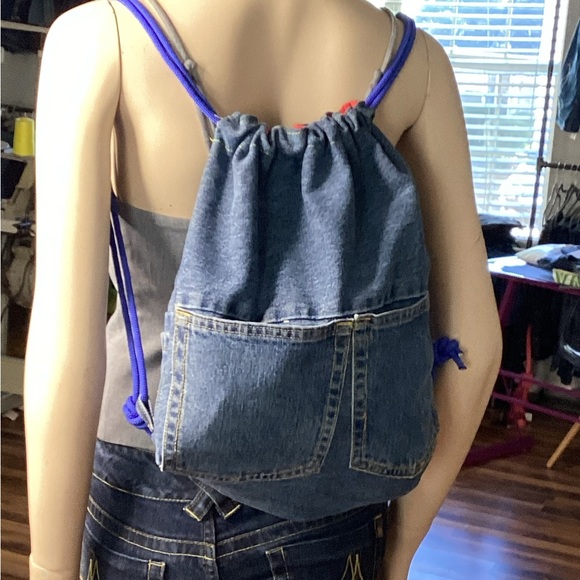 Mini the Drawstring Backpack - Picture 4 of 7